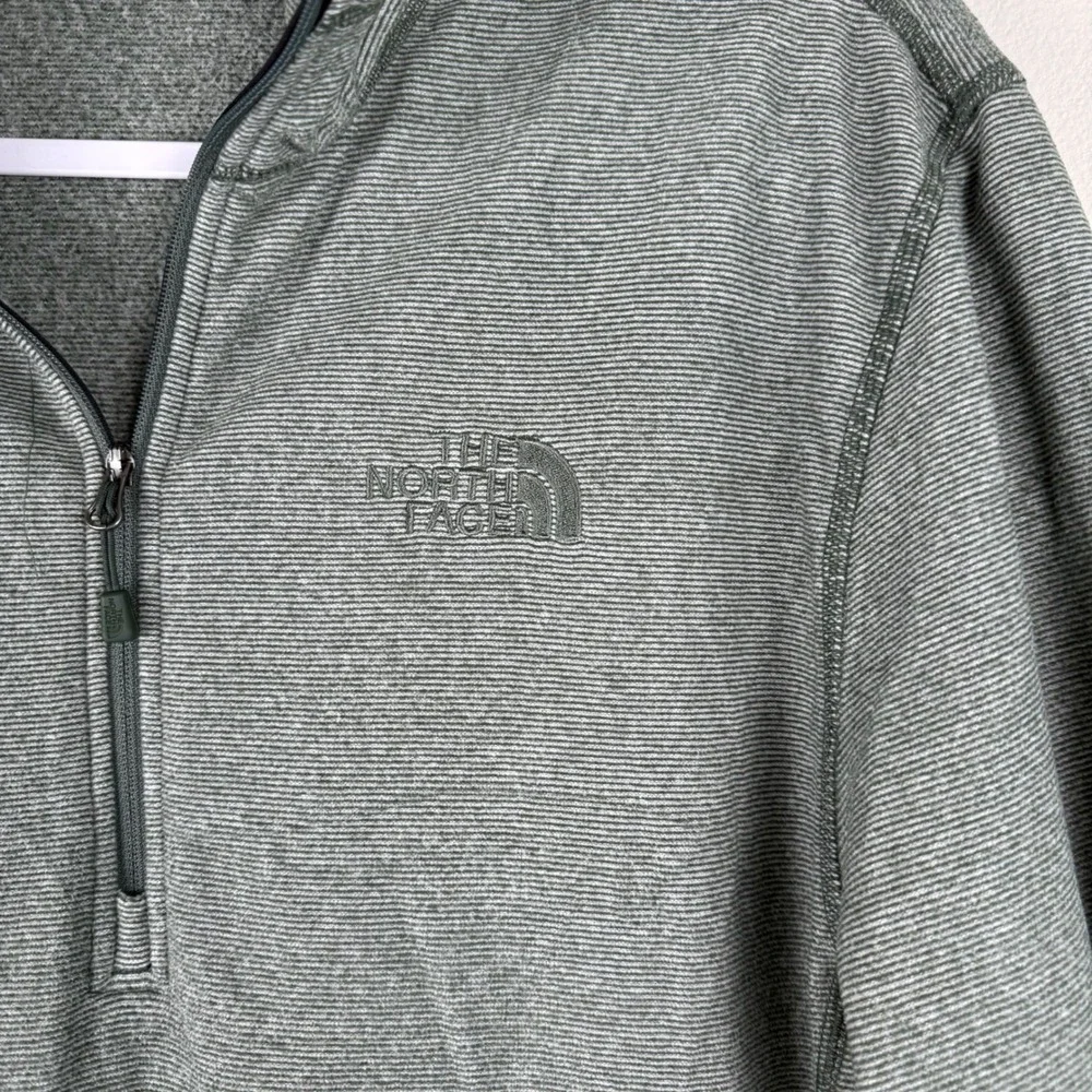 The North Face Mens Pullover 1/4 Zip Long Sleeve Green Gray Polyester Top Medium
